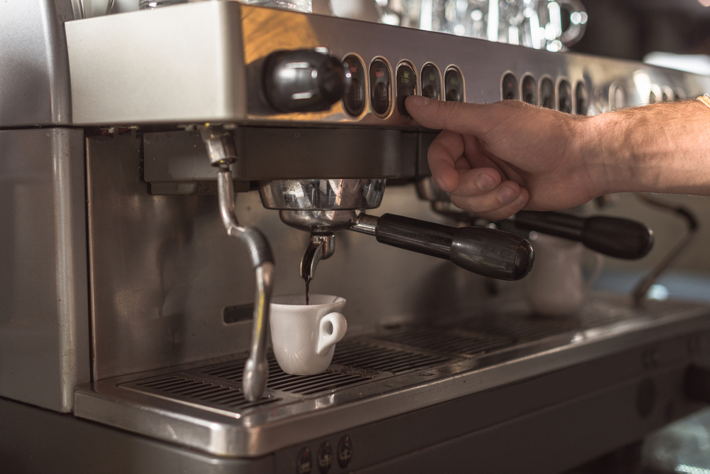 Czar Świtu : Odkrywamy Sekrety Kawy – Od Nasadzenia przez Proces Palenia aż po Twoją Kubek Pełną Aromatu.